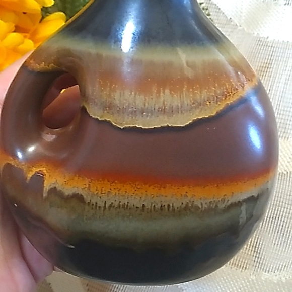 BEAUTIFUL POTTERY HANDLED VASE / JUG STYLE - Picture 3 of 14